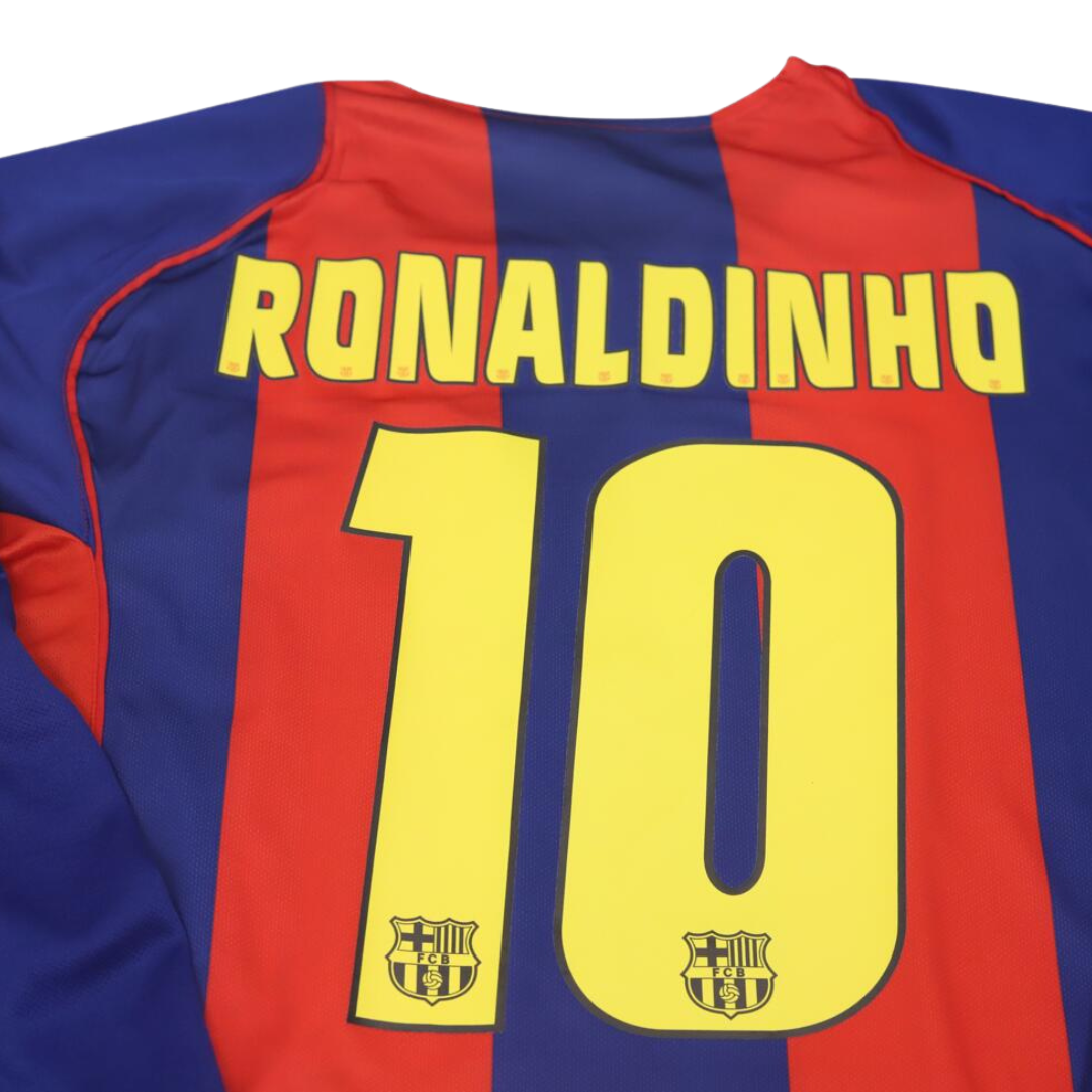 Camisa Barcelona Manga Longa 06/07 - Versão Retrô "Ronaldinho" Nº 10