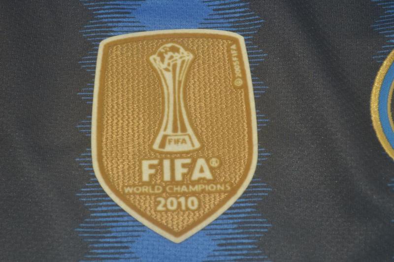Camisa Retrô Inter de Milão Home UCL Versão 10/11 "Chivu" N°.26