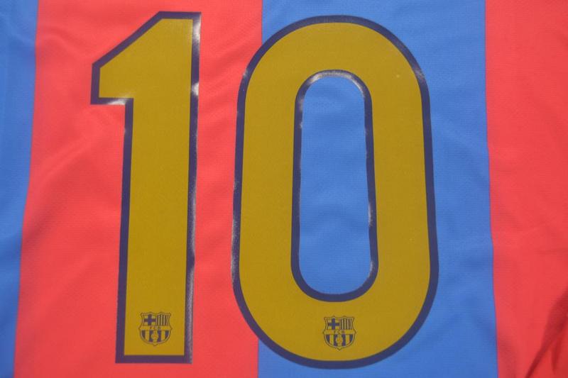 Camisa Barcelona Manga Longa 06/07 - Versão Retrô "Ronaldinho" Nº 10