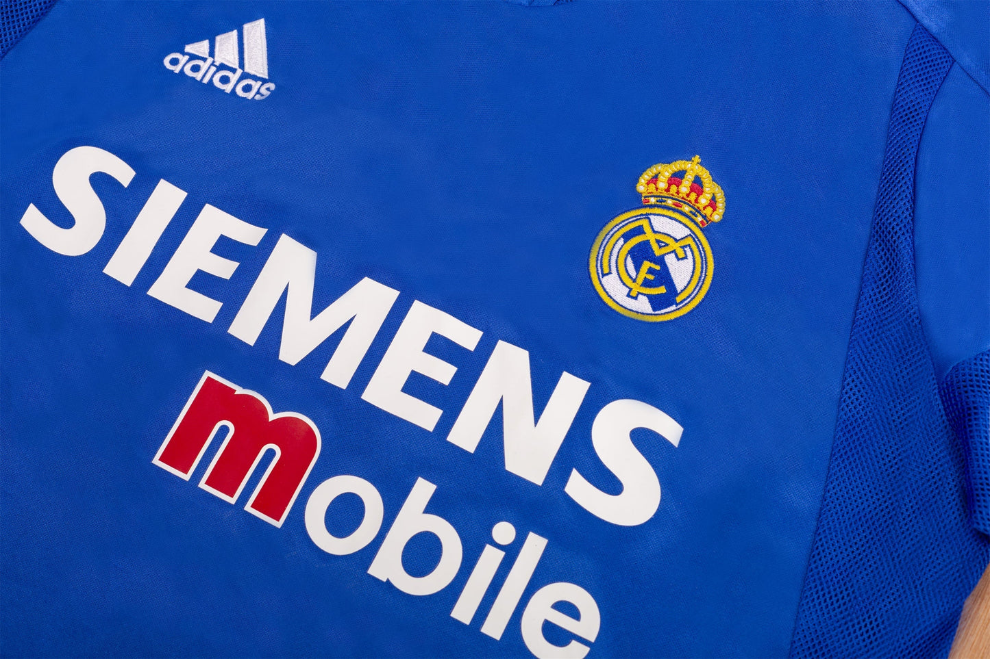 Camisa Real Madrid Away 04/05 - Versão Retrô