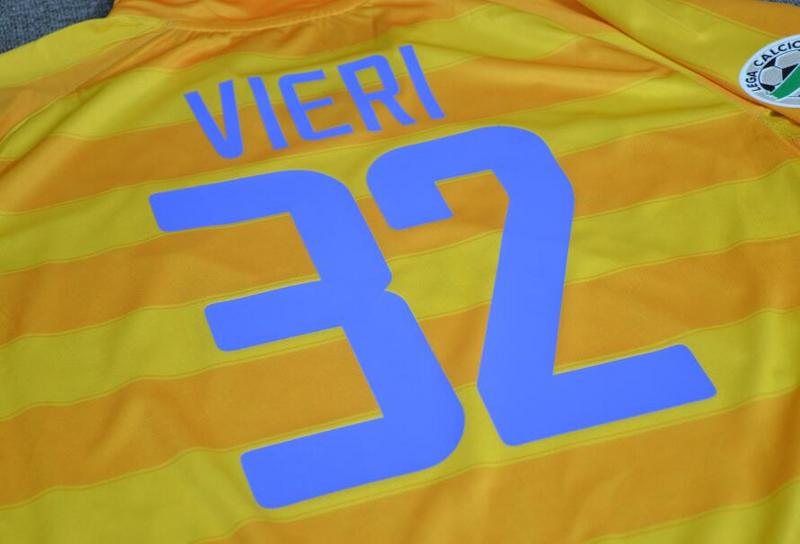Camisa Retrô Inter de Milão Away 03/04 "Vieri" N°.32