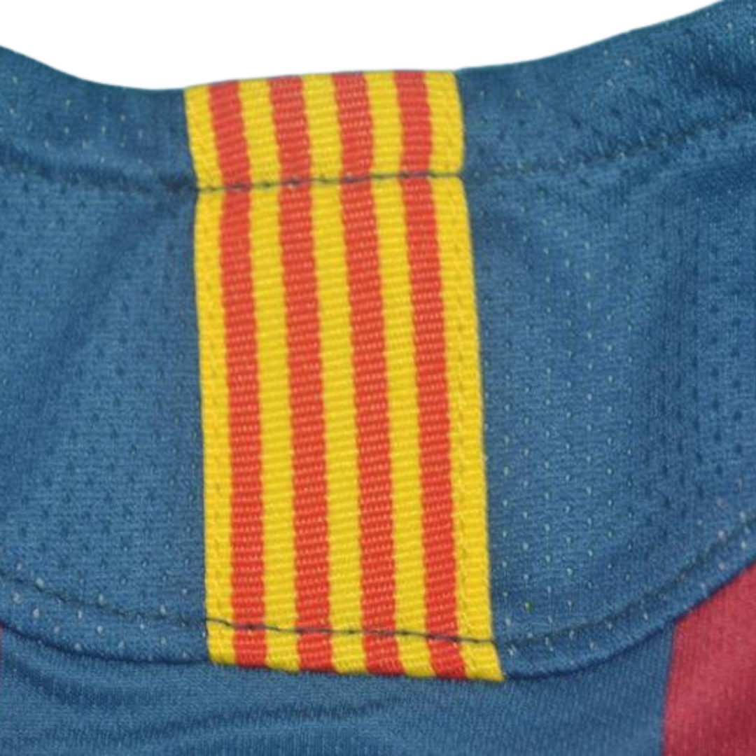 Camisa Barcelona Home 2006 - Versão Retrô "Ronaldinho" Nº 10