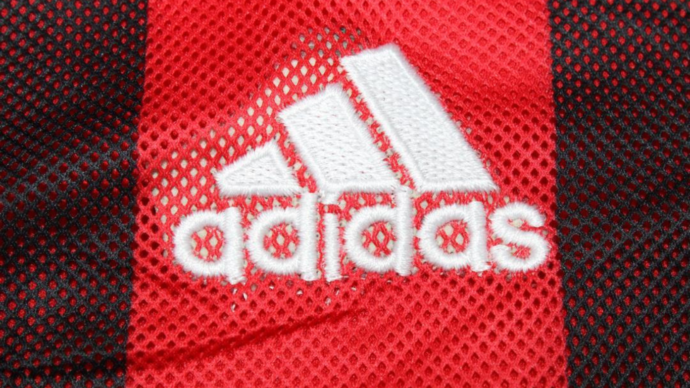 Camisa Retrô Milan Home UCL Versão 02/03 "Maldini" N°.3