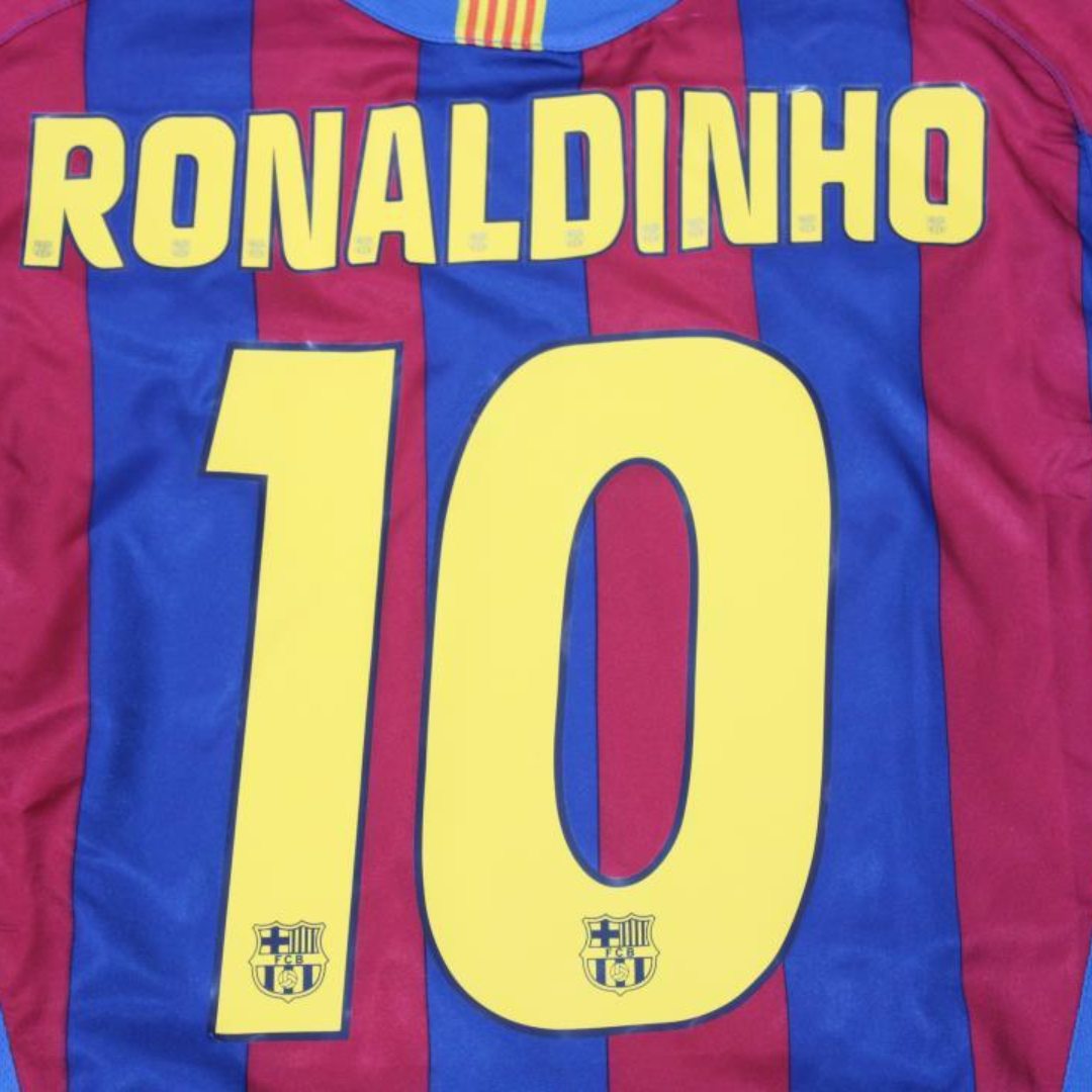 Camisa Barcelona Manga Longa 05/06 - Versão Retrô "Ronaldinho" Nº 10