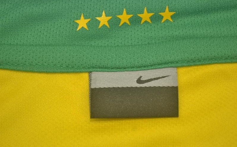 Camisa Retrô Brasil Home Copa do Mundo Versão 2006 "Kaká" N°.8