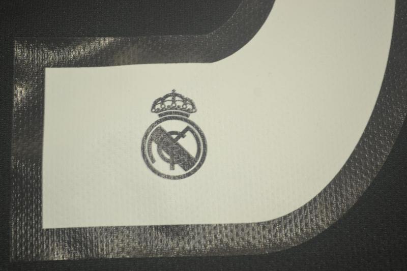 Camisa Real Madrid Away 04/05 - Versão Retrô "R.Carlos" Nº 3