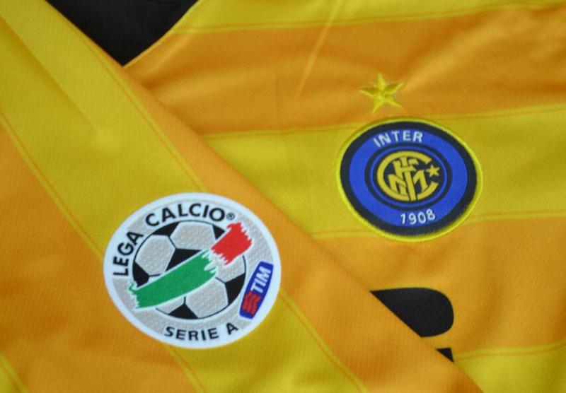 Camisa Retrô Inter de Milão Away 03/04 "Vieri" N°.32