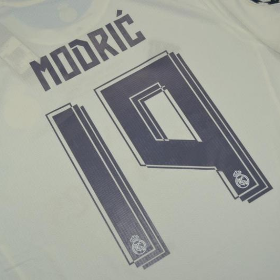 Camisa Real Madrid Home 15/16 - Versão Retrô "Modric" Nº 19