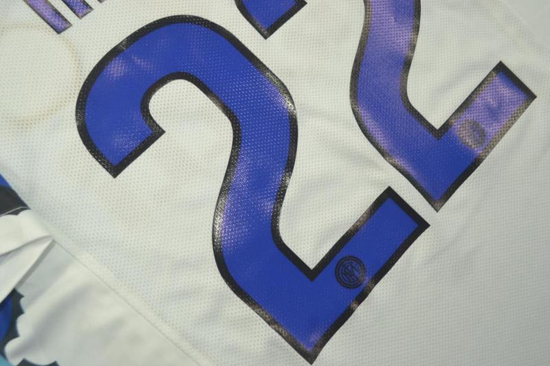 Camisa Retrô Inter de Milão Away  UCL Versão 10/11 "Milito" N°.22