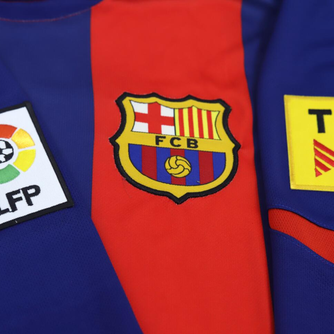 Camisa Barcelona Manga Longa 06/07 - Versão Retrô "Ronaldinho" Nº 10