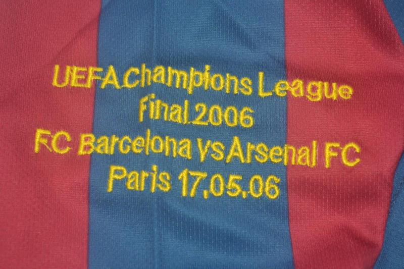Camisa Barcelona Manga Longa 05/06 - Versão Retrô "Ronaldinho" Nº 10