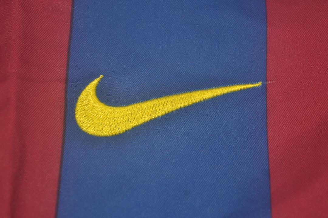 Camisa Barcelona Manga Longa 05/06 - Versão Retrô "Ronaldinho" Nº 10