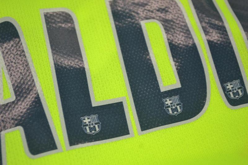 Camisa Barcelona Away 05/06 - Versão Retrô "Ronaldinho" Nº 10