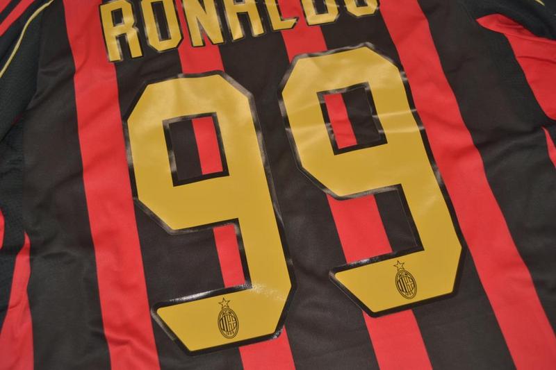 Camisa Retrô Milan Home UCL Versão 06/07 "Ronaldo" N°.99