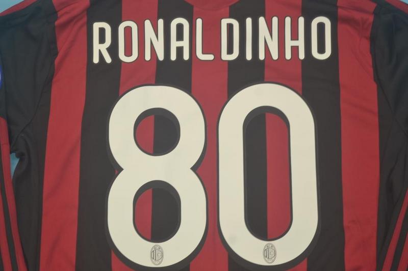 Camisa Milan Manga Longa 09/10 - Versão Retrô "Ronaldinho" Nº 80