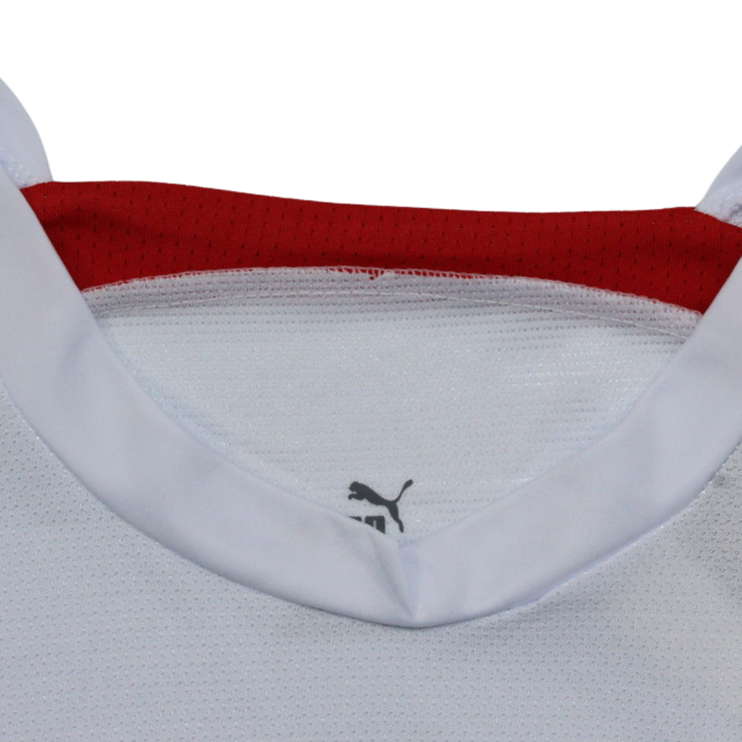 Camisa Retrô VfB Stuttgart Home 06/07 "Connor" N°.44