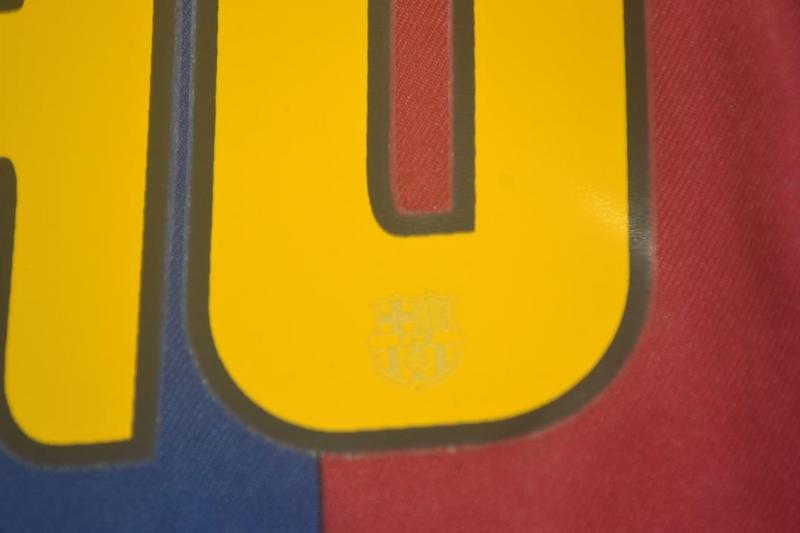 Camisa Barcelona Home 05/06 - Versão Retrô "Ronaldinho" Nº 10