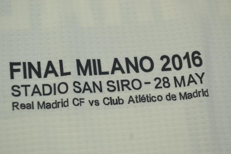 Camisa Real Madrid Home 15/16 - Versão Retrô "Modric" Nº 19