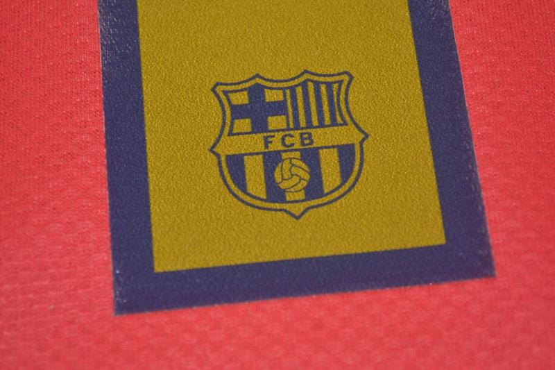 Camisa Barcelona Manga Longa 06/07 - Versão Retrô "Ronaldinho" Nº 10