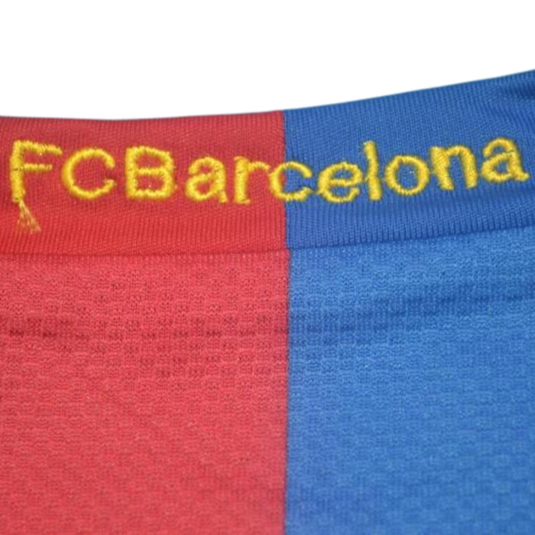 Camisa Barcelona Manga Longa 06/07 - Versão Retrô "Ronaldinho" Nº 10