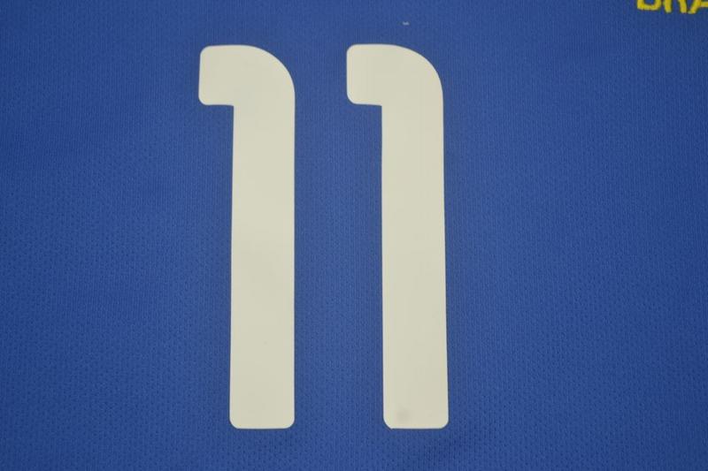 Camisa Retrô Brasil Away Copa do Mundo Versão 2002 "Ronaldinho" N°.11