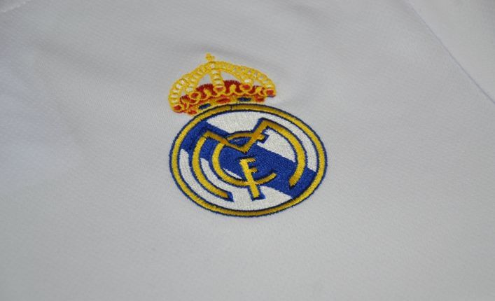 Camisa Real Madrid Home 03/04 - Versão Retrô "Beckham" Nº 23