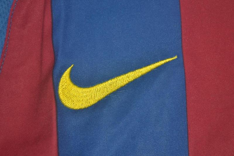 Camisa Barcelona Home 05/06 - Versão Retrô "Ronaldinho" Nº 10