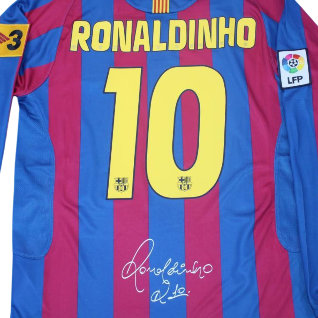 Camisa Barcelona Manga Longa 05/06 - Versão Retrô "Ronaldinho" Nº 10