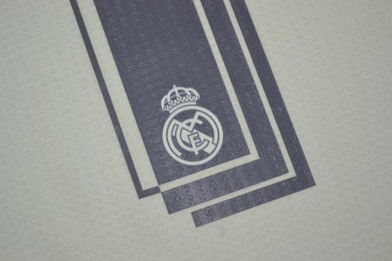 Camisa Real Madrid Home 15/16 - Versão Retrô "Modric" Nº 19