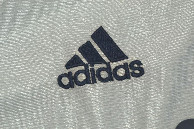 Camisa Real Madrid Home 98/00 - Versão Retrô "R.Carlos" Nº 3