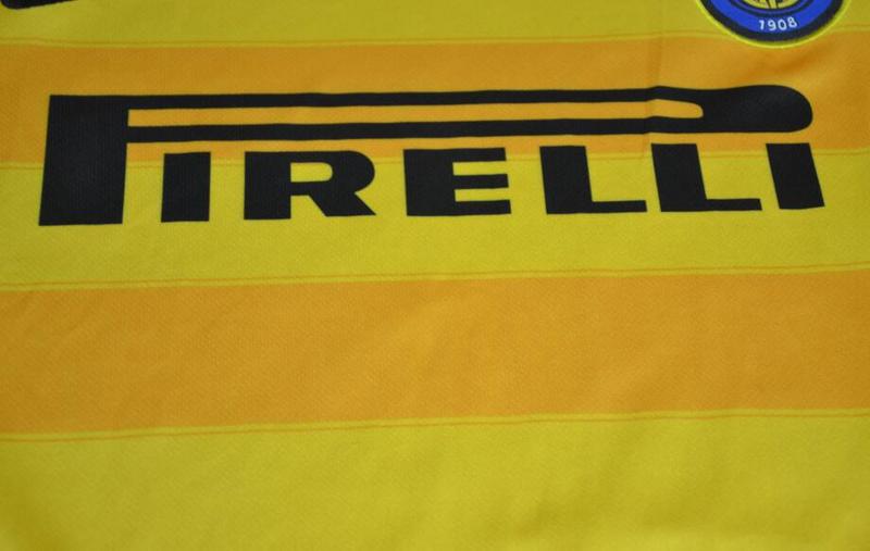 Camisa Retrô Inter de Milão Away 03/04 "Vieri" N°.32