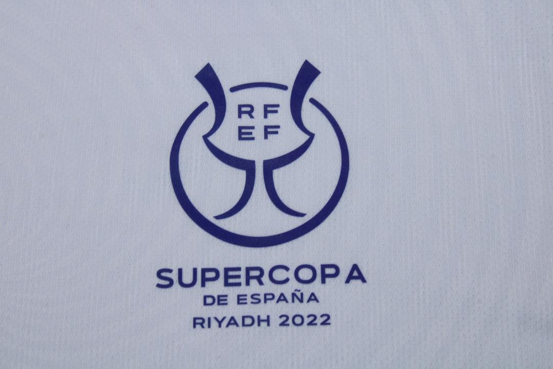 Camisa Real Madrid Manga Longa Supercopa 21/22 - Versão Retrô