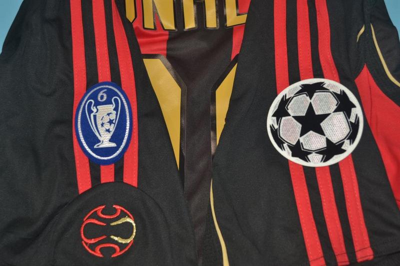 Camisa Retrô Milan Home UCL Versão 06/07 "Ronaldo" N°.99