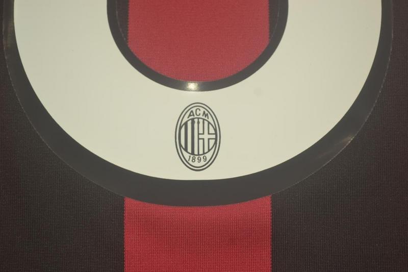Camisa Milan Manga Longa 09/10 - Versão Retrô "Ronaldinho" Nº 80