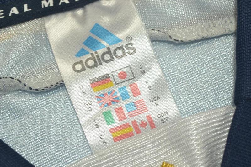 Camisa Real Madrid Home 98/00 - Versão Retrô "R.Carlos" Nº 3