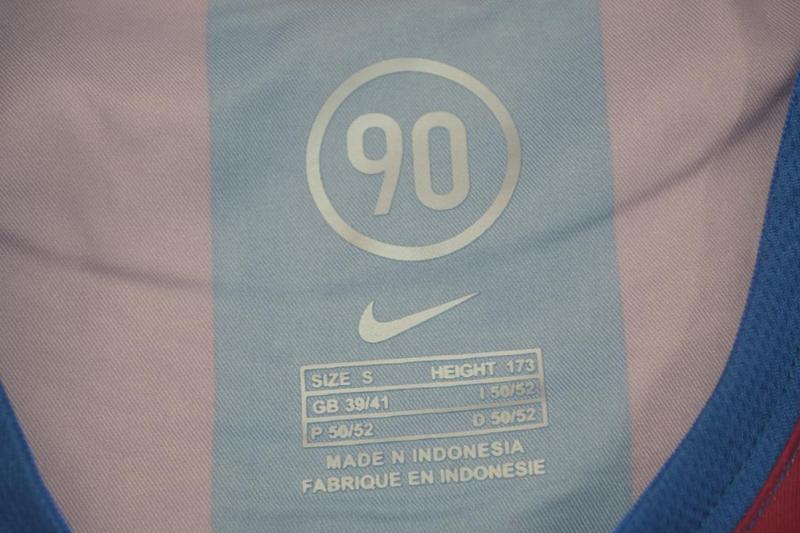 Camisa Barcelona Home 05/06 - Versão Retrô "Ronaldinho" Nº 10