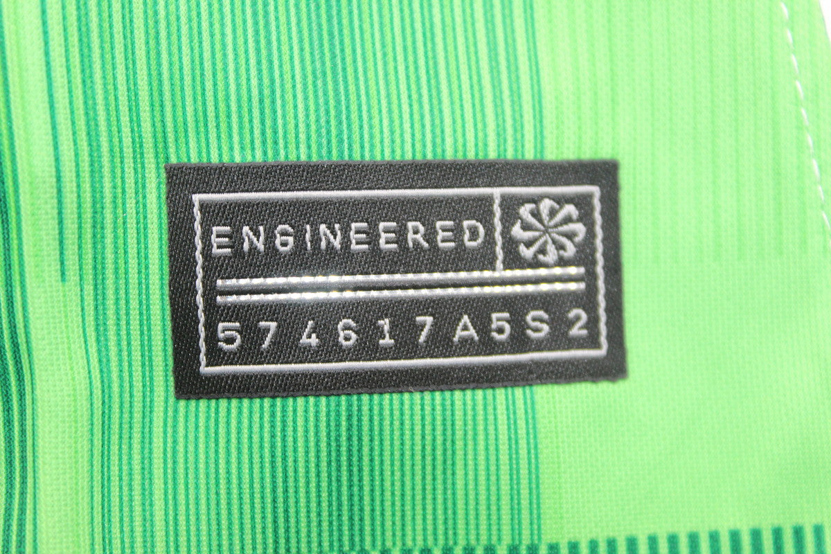Camisa Liverpool Feminina 23/24 - Versão Retrô