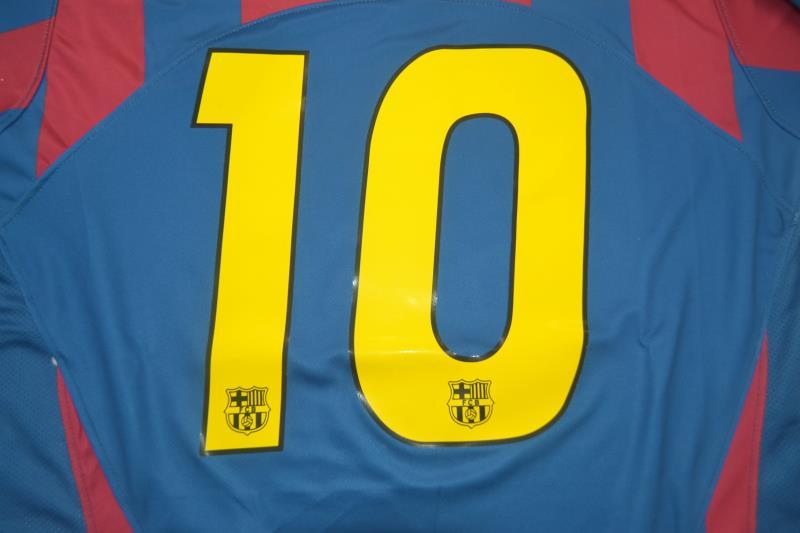 Camisa Barcelona Home 2006 - Versão Retrô "Ronaldinho" Nº 10